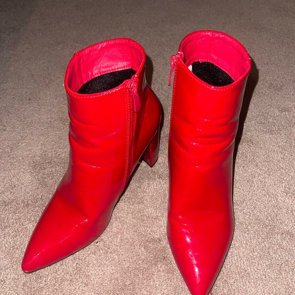 Red Pointed Booties - Picture 3 of 4